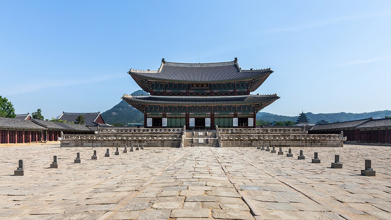 Geunjeongjeon throne hall and courtyard at Gyeongbokgung Palace under a blue sky (photographed in 2024)
