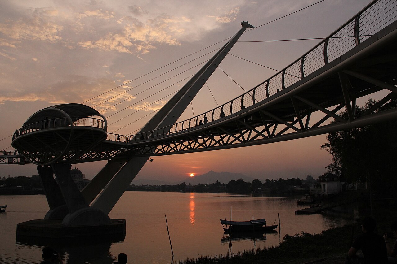 Sunset over the Sarawak River beneath Darul Hana Bridge (photographed in 2018)