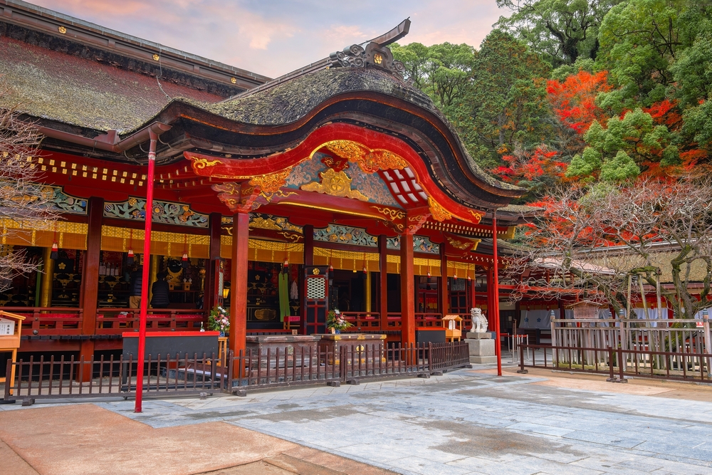 Dazaifu Tenmangu, with time for its approach street and a meal.