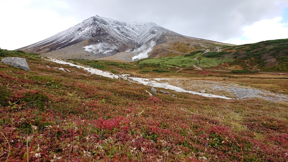The mountain scenery of Asahidake. Decide on the ropeway and walk according to the weather.