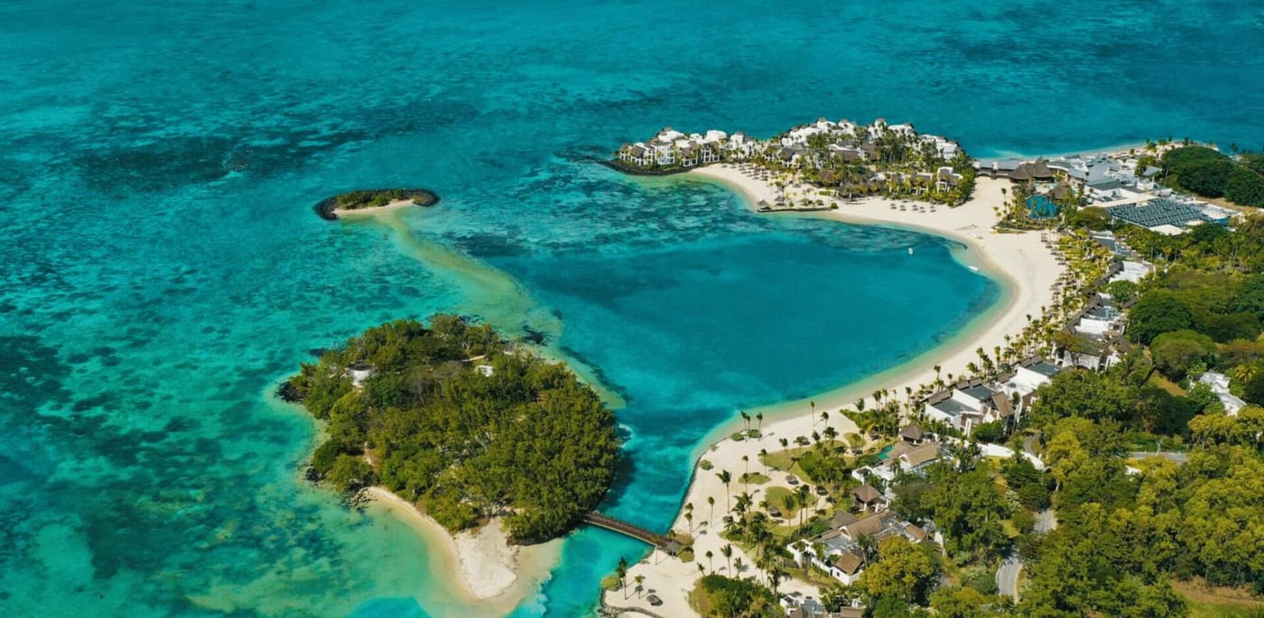 Shangri-La Le Touessrok, Mauritius — 해변과 라군으로 둘러싸인 리조트 항공 전경