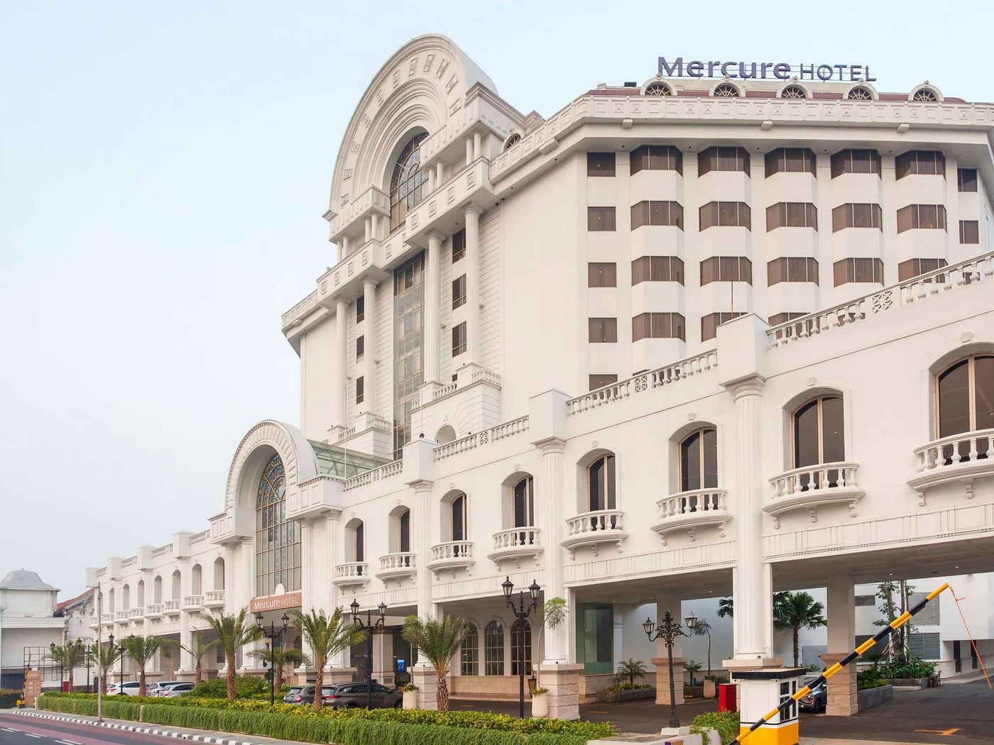 Mercure Jakarta Batavia — 호텔 외관