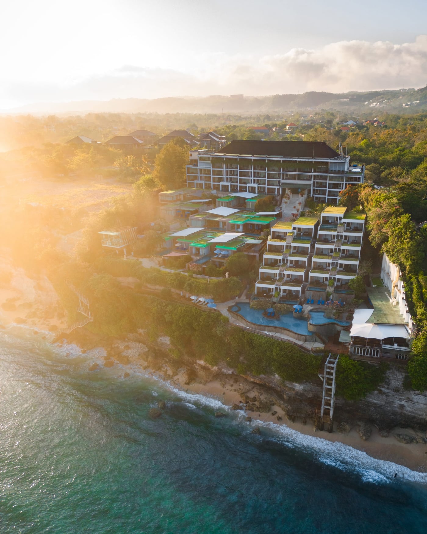 Svanata Uluwatu Bali Resort — 절벽 리조트 전경