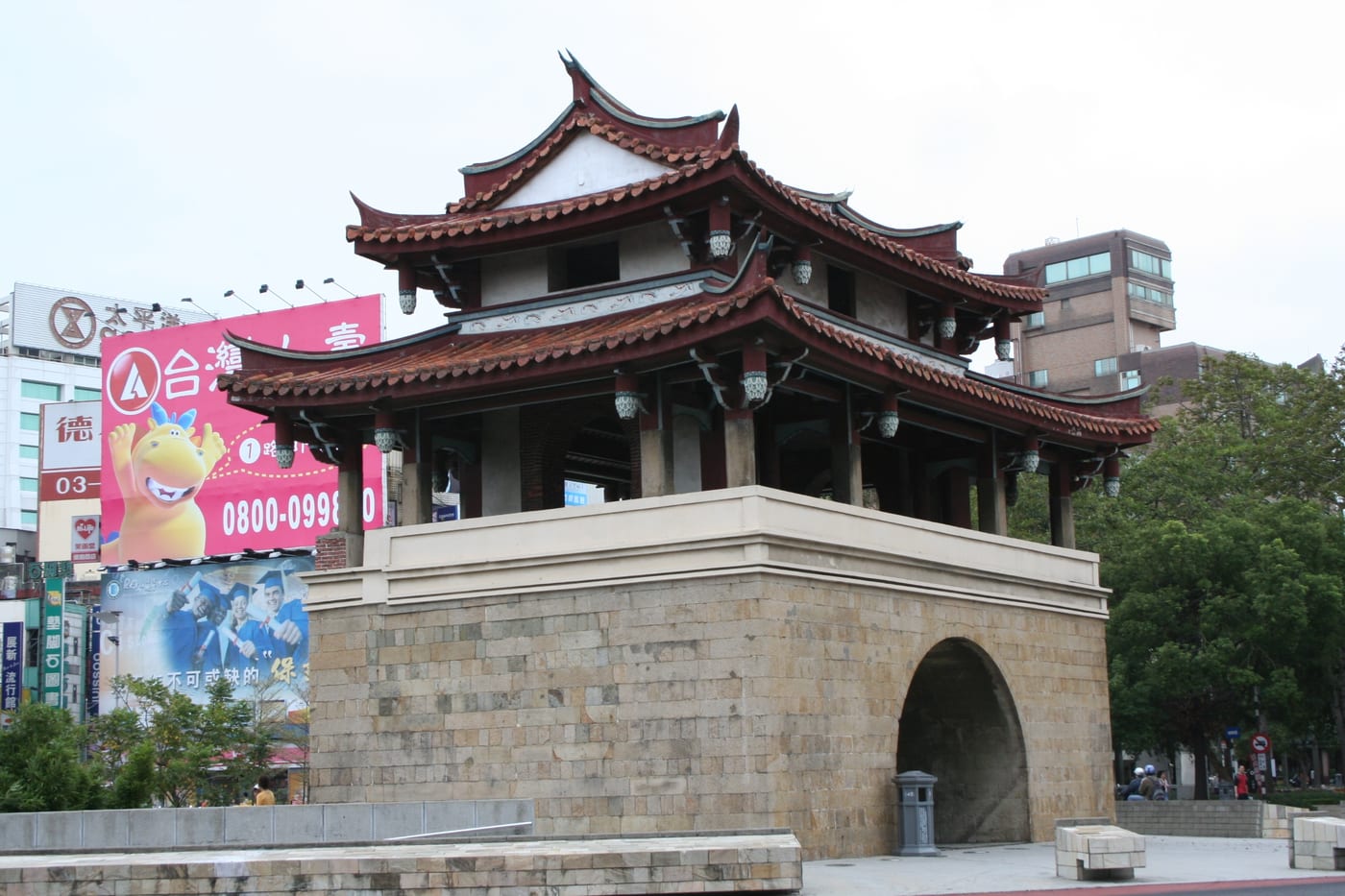 Hsinchu East Gate with its pavilion above a stone arch