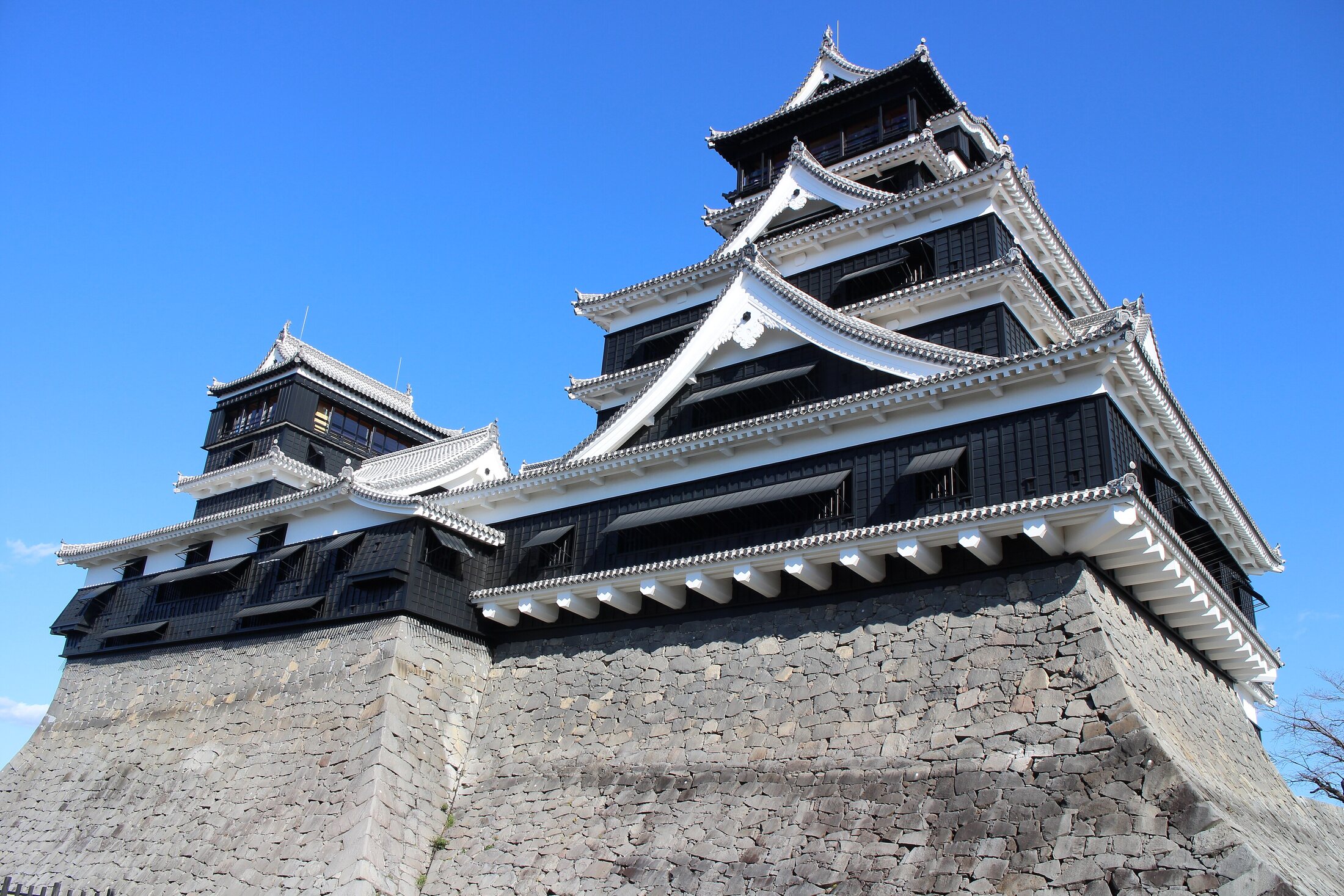 Kumamoto Castle, visited before returning the car and continuing to Fukuoka.