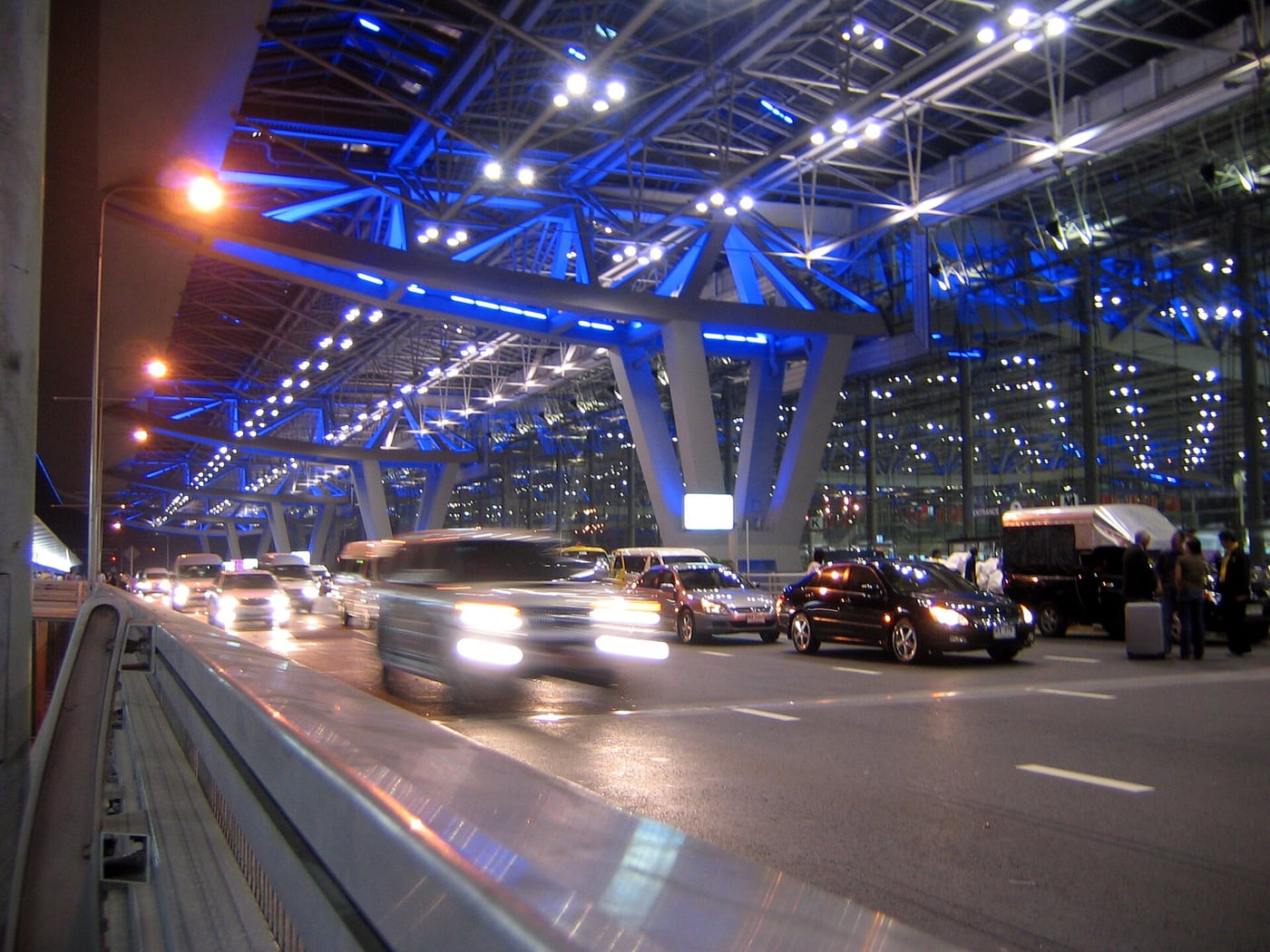 Night view of the roadway outside the departures level at Suvarnabhumi Airport, photographed in 2007.