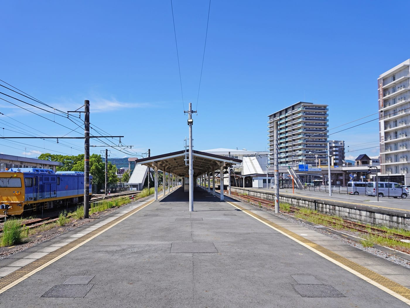 The platform and tracks at Fujinomiya Station