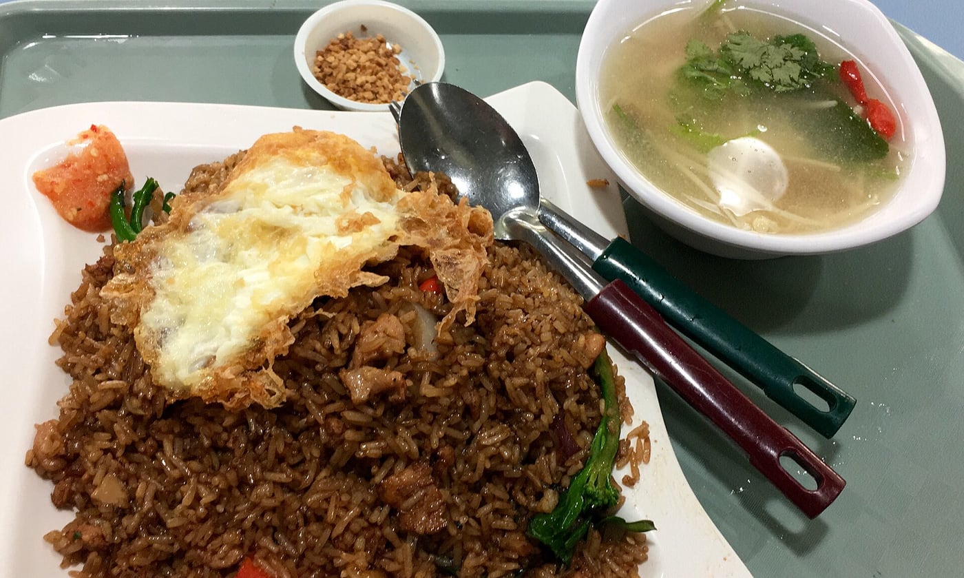 Travel-day lunch reference: Thai fried rice with a fried egg and clear tom yam soup.