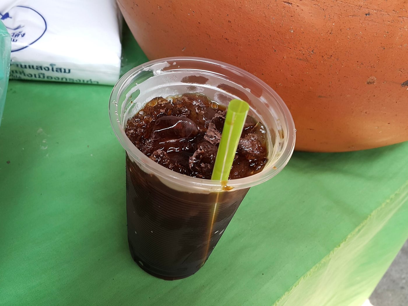 Cafe-break drink reference: oliang, Thai iced coffee, photographed at an Ayutthaya market.