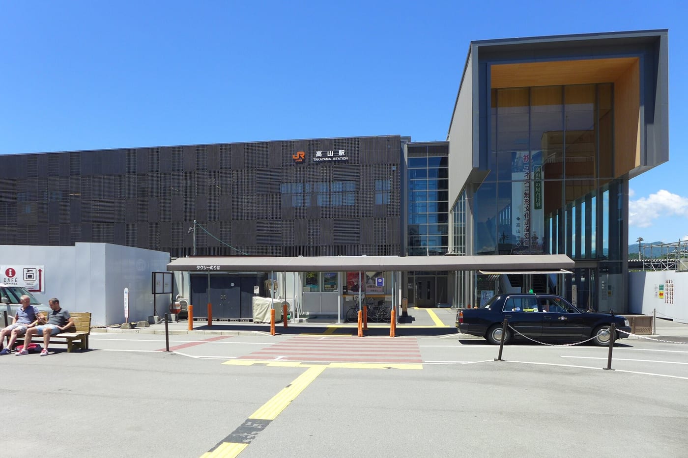 The station building and forecourt at the Norikura entrance of Takayama Station