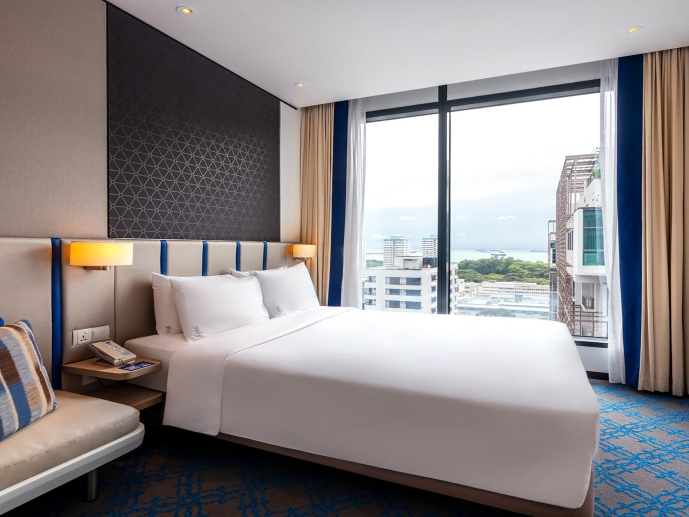 Guest room — Holiday Inn Express Singapore Katong