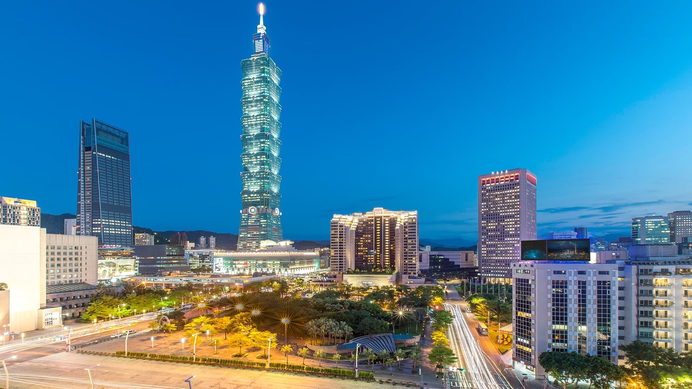 Grand Hyatt Taipei — hotel and Taipei 101 in the city night view