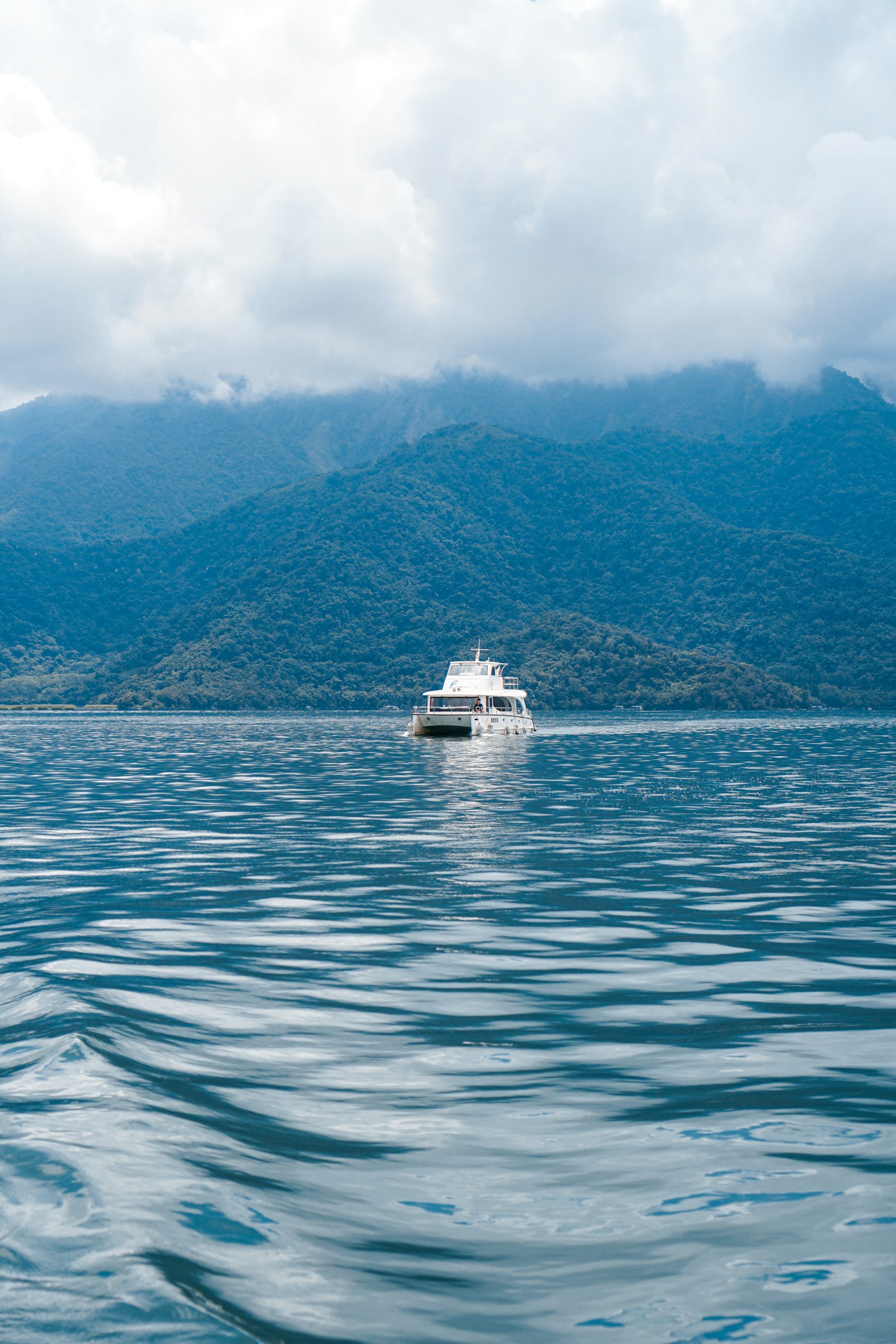 Cruising Sun Moon Lake